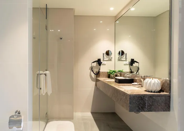 Mcollection - Modern Near Bay's Attractions *